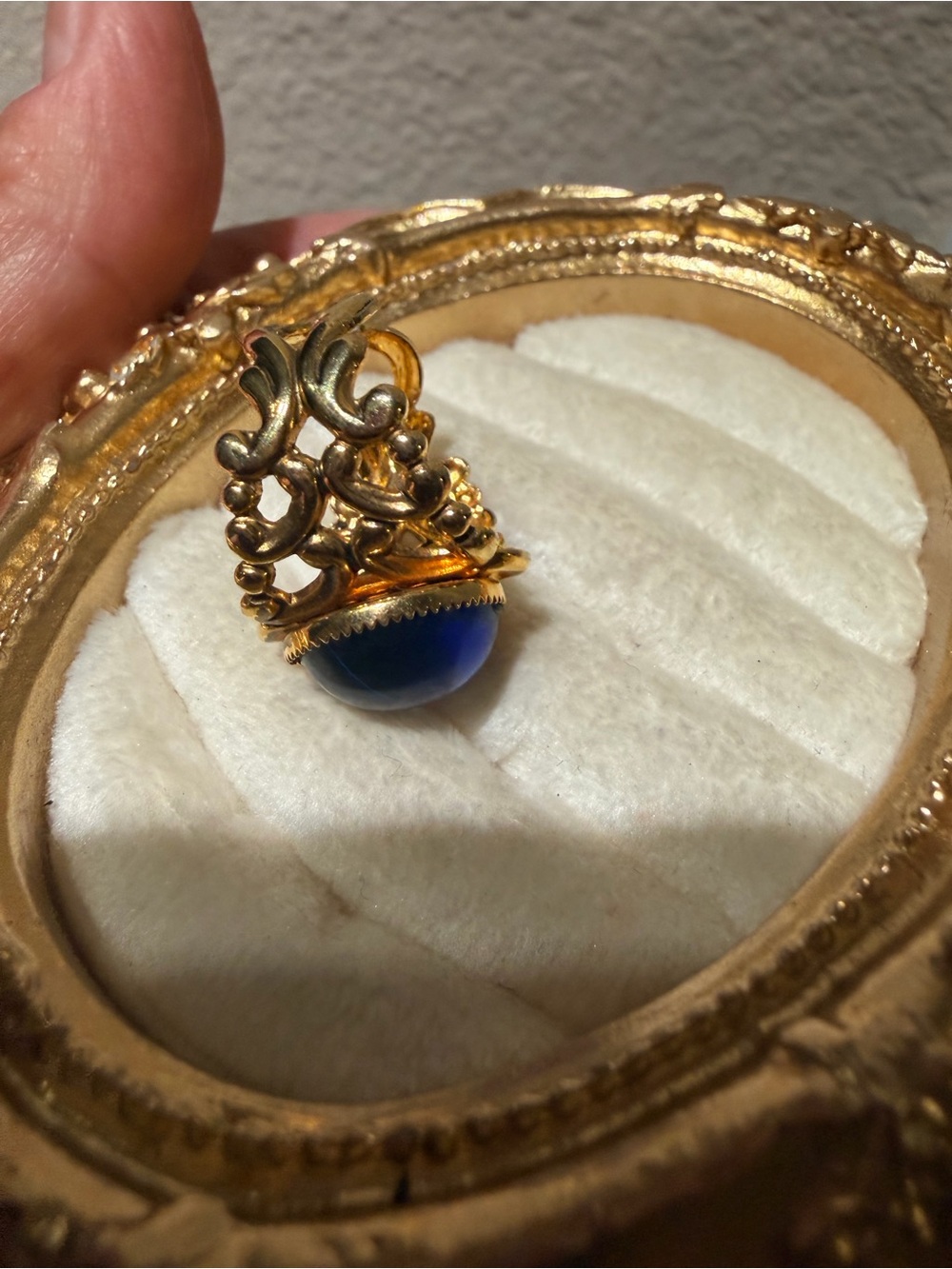 Beautiful ring - Picture 3 of 3